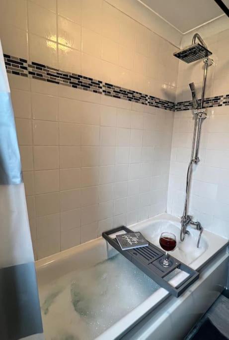 Lovely, Two Bedroom Apartment Central Location ロンドン エクステリア 写真