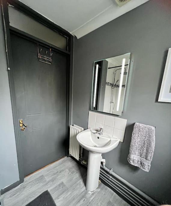 Lovely, Two Bedroom Apartment Central Location ロンドン エクステリア 写真