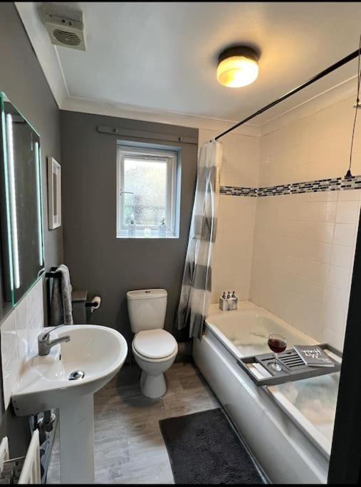 Lovely, Two Bedroom Apartment Central Location ロンドン エクステリア 写真